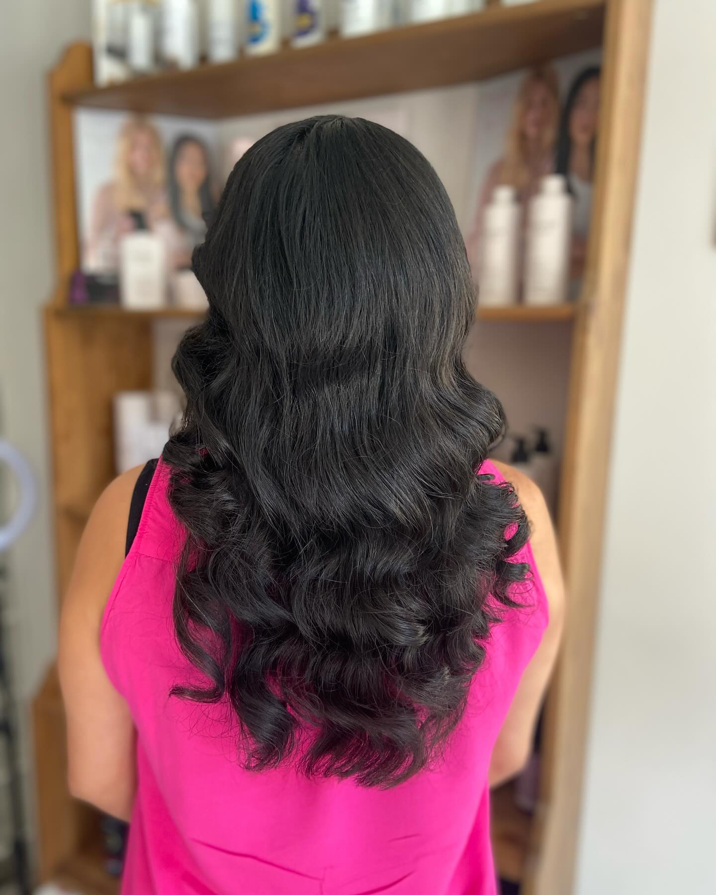 peinado con ondas en cabello largo realizado en Amare Salon peluquería en Valdemoro